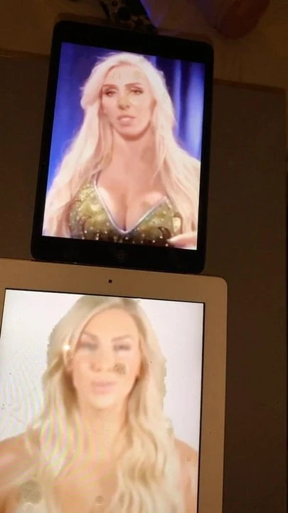 Una sborrata in omaggio a charlotte flair della wwe 4
