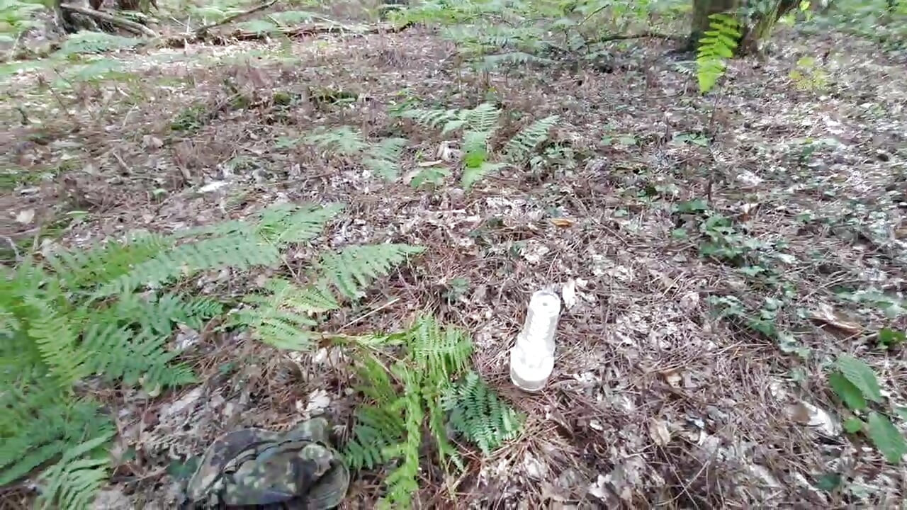 I'm playing for the first time with my fleshlight outdoors, remi06cam4