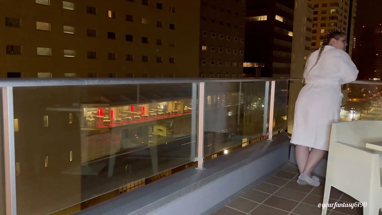 バルセロナの景色を眺めながらおならをする