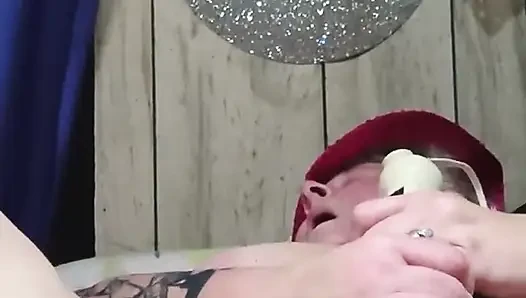 Mit einer großen schlampe tropft zu ihrem arsch