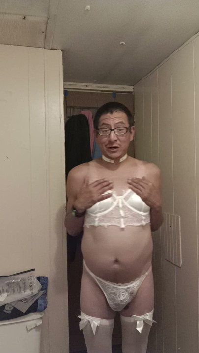 Me playing with my jiggle booty in my White outfit. Do you wanna slap or Jiggle my booty, lmk in the comments!! Am I a good girl