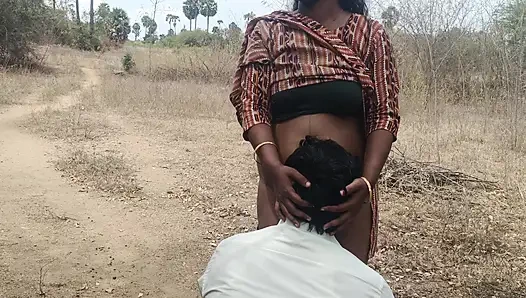 Замужняя домохозяйка наслаждается трахом на улице