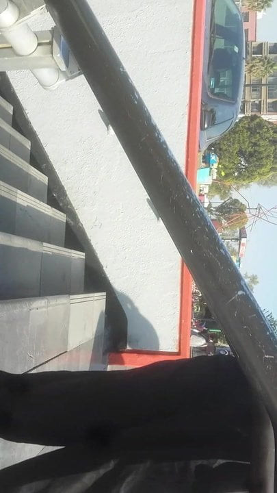 rica madurita caminando 2