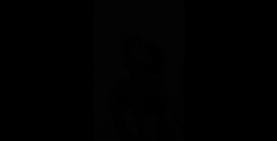 Suds, Singlets, Compression. Éjaculations Un de mes fidèles adeptes m'a envoyé ce singlet que je n'ai porté qu'une seule fois.