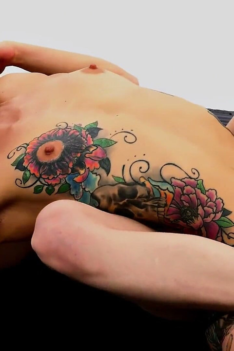 Lilith e Stella - Garota tatuada quente vs lição de luta loira sexy