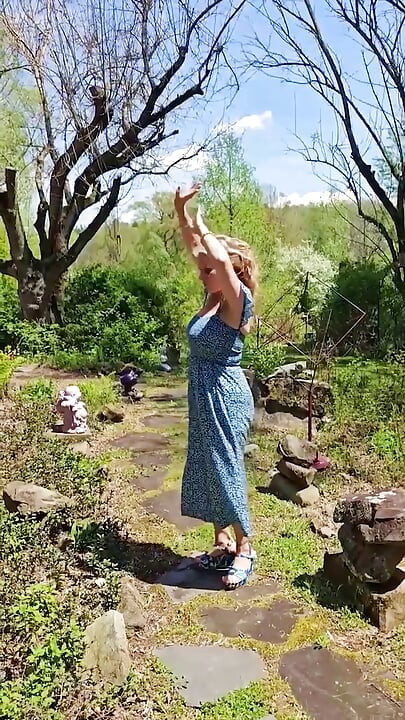 MOMMY Shares some BIG TIT ONLYFAN Content