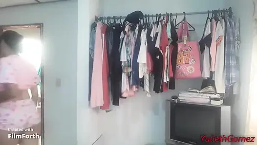 Поверх в моем доме, как приятно прикоснуться к моей мелочи в ее комнате