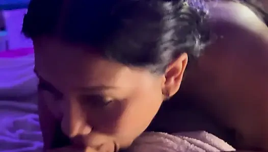 Üvey kız kardeşim beni harika bir sakso ve ağzına boşalmayla uyandırıyor.