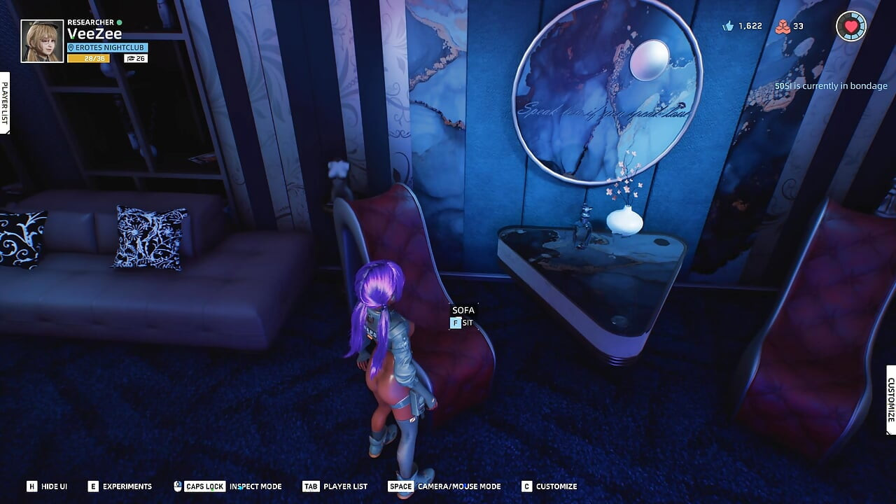 Detective sucht in einem club nach hinweise