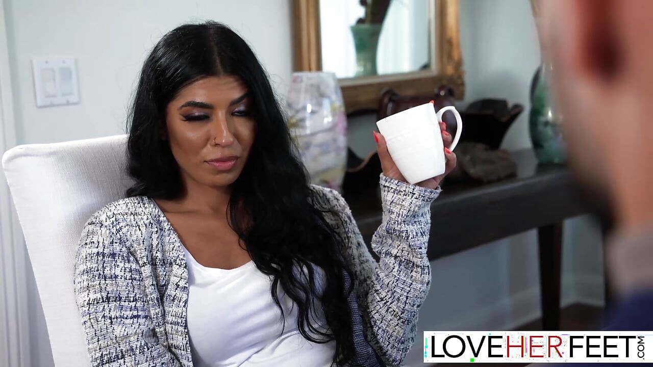 Sex erotic cu picioarele cu Sarah Arabic și Jasmine Shern