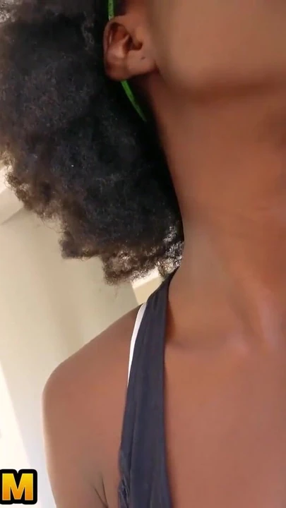 Ključni trenutak od "Zgodna eboni agent za nekretnine prevarena na intenzivni međurasni seks od strane američkog turiste"