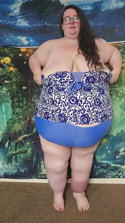 SSBBW 거대한 뚱뚱한 몸의 수영복을 입은 도움