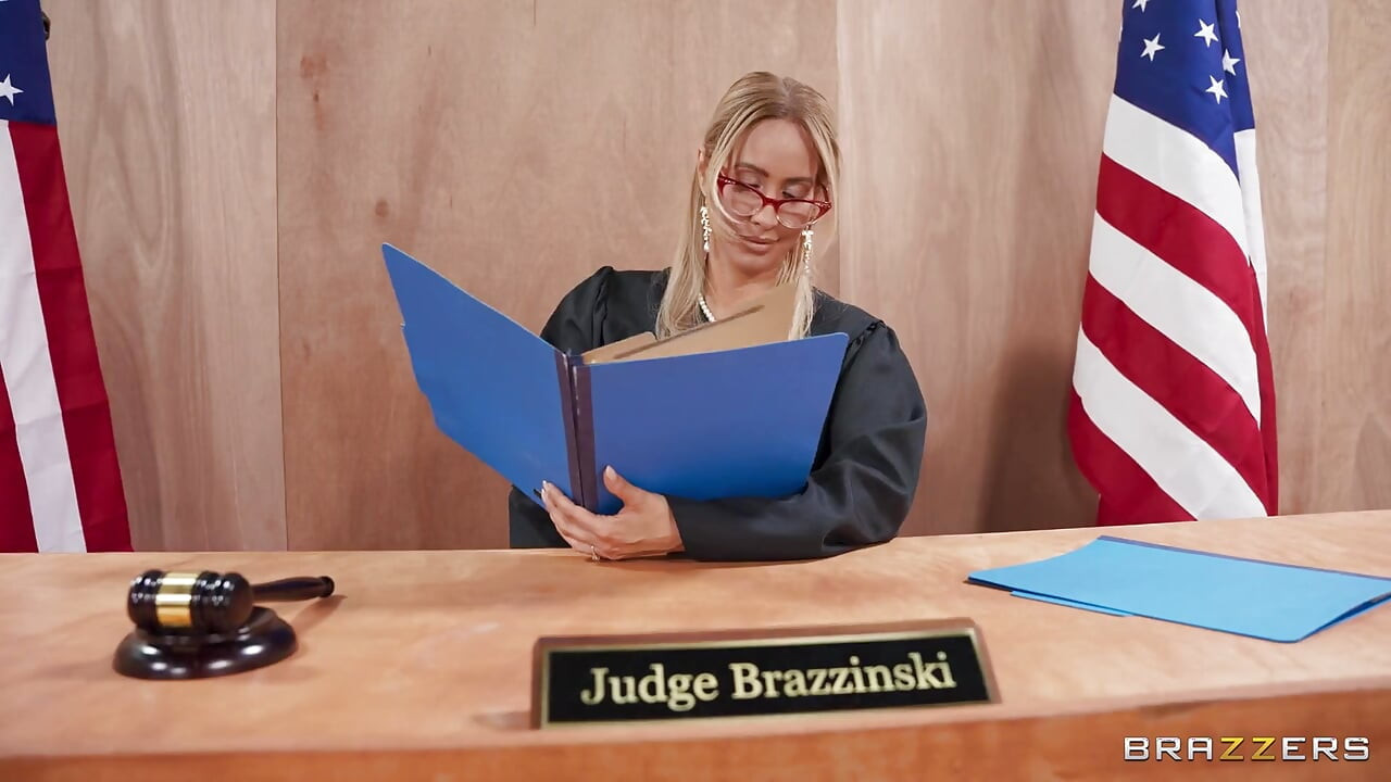 Brazzers - Kylie Rocket i Luna Baby mają prawo do pozostania brudnym, zerżniętym w sądzie