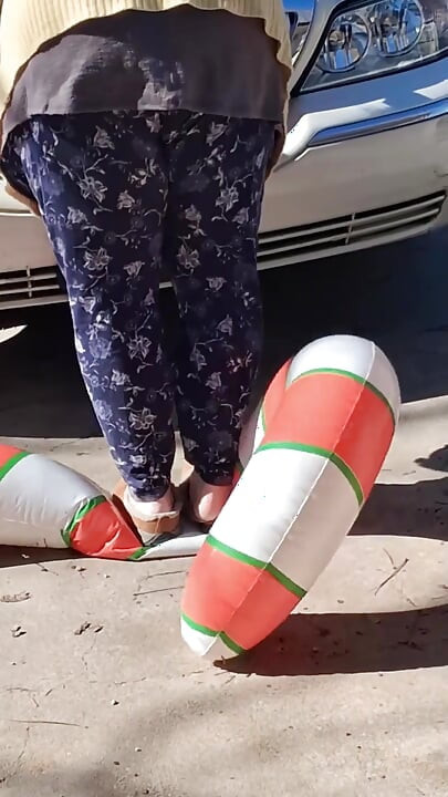 Duża piękna kobieta pielęgniarka Vicki miażdży to wysadzenie Candy Cane