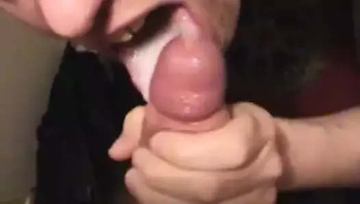 Older neighbor guy likes to blow me and eat my cum