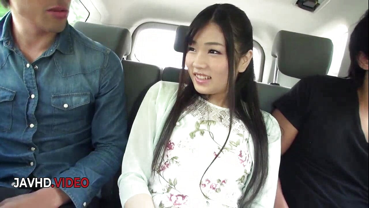 Misaki Oosawa Memberikan Blowjob Jepang yang Penuh Gairah dalam Threesome Outdoor