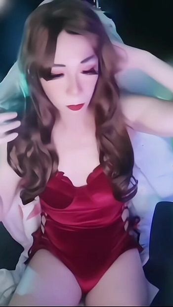 Live streaming in mijn rode sexy badpak, maakt me geil
