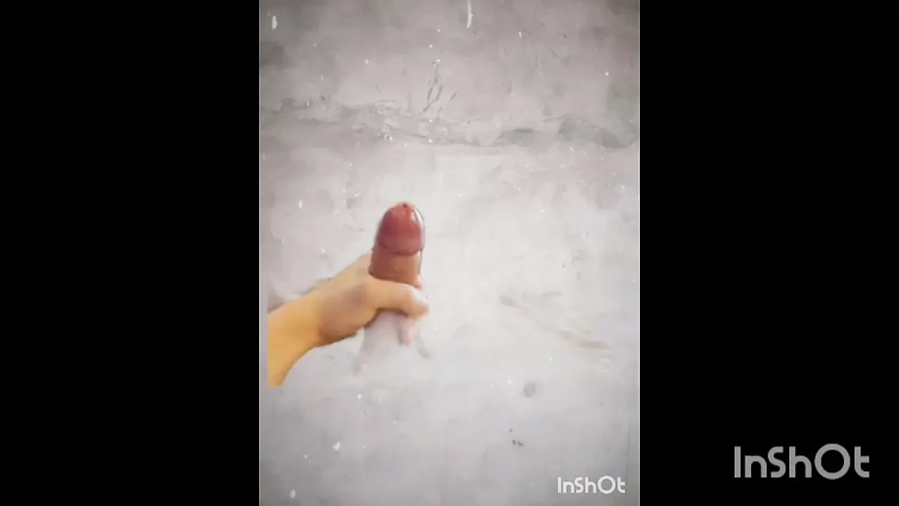बड़ा लड़का कैटरीना कैफ के लिए लंड हिलाता है उसकी गांड चोदता है