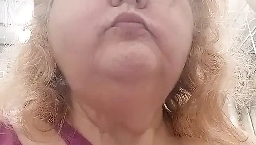 Ngentot cewek hot ini setelah berbelanja di toko besar ini!