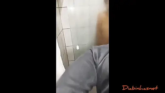 Şeytan tarafından ele geçirilmiş tanga iç çamaşırı içindeki kedi Pamela Rodrigues