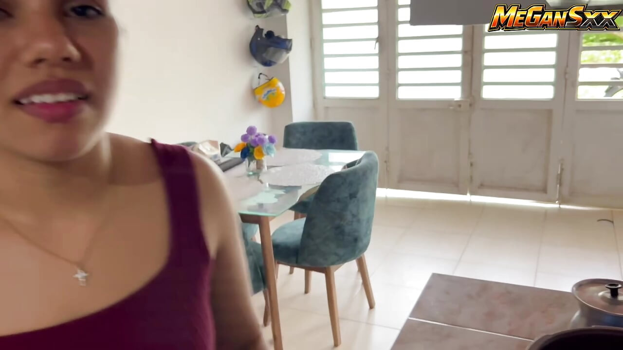 Hola vecino, ¿puede por favor regalarme una tacita de arroz?