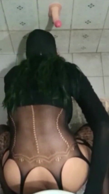 Detik ikonik dari "penembusan berganda dubur - dildo besar"