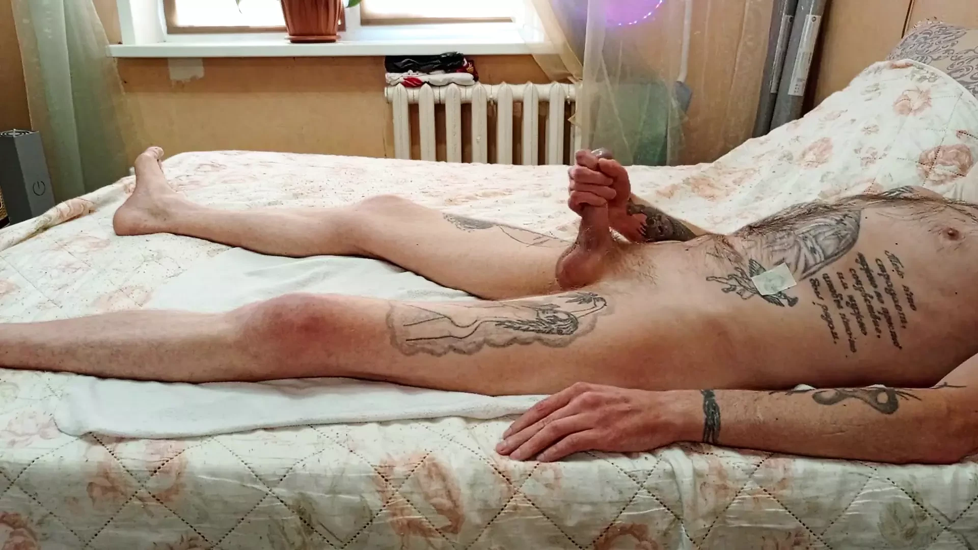 La ragazza svuota le mie palle di sperma facendo un pompino profondo