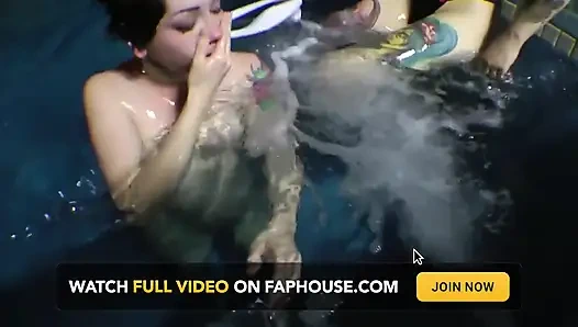 Havuzda kontrol havası Sammy için aşırı acı çekiyor