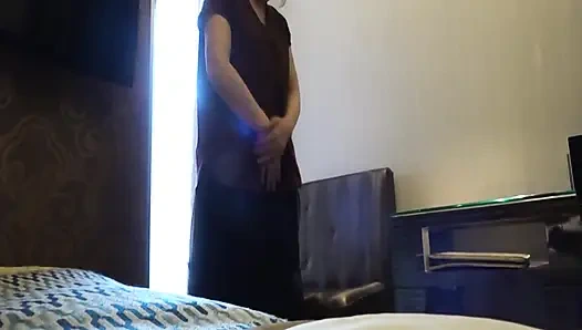 Yoko, 20 yıldan fazla bir süre önce boşanmış 54 yaşında bir trenatör öğretmeni. cinsel aktivitesi, hassas vücudunun bir tanışma sitesinde tanıştığı bir adamın okşamalarına şiddetle tepki verdiği cinsel aktivite