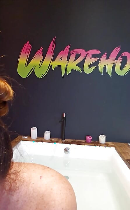 Cum join me in the bath at Warehouse-X ! I have toys! I will bring my ass if you bring you