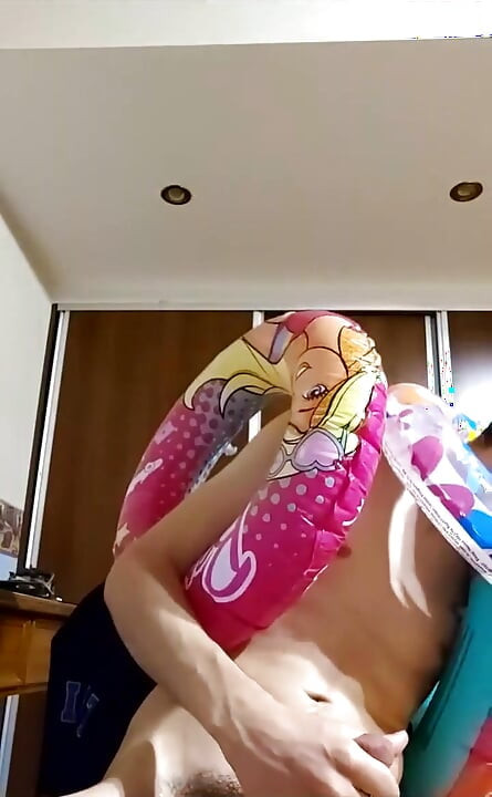Vertikal Vid - blåser upp så mycket uppblåsbara simmare som jag kan på Stream