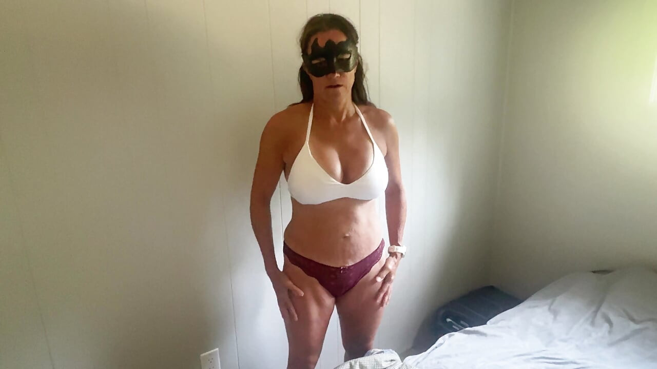 Lisa is having fun this morning for her fans