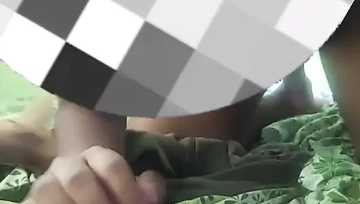 Desi pooja edepsizce sakso çekiyor ve sert sikişiyor