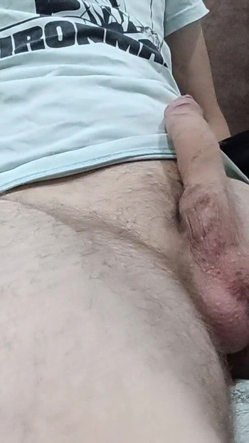 "Üvey kız kardeş üvey erkek kardeşini vibratörüyle uyandırdı ve boşalttı" dan ikonik an