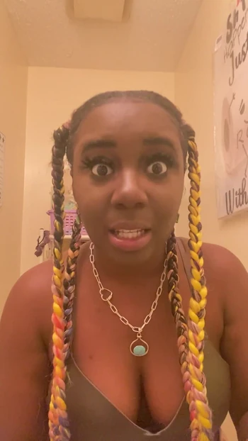 Captivating moment from "How to put on scottbeautyworld eyelashes"