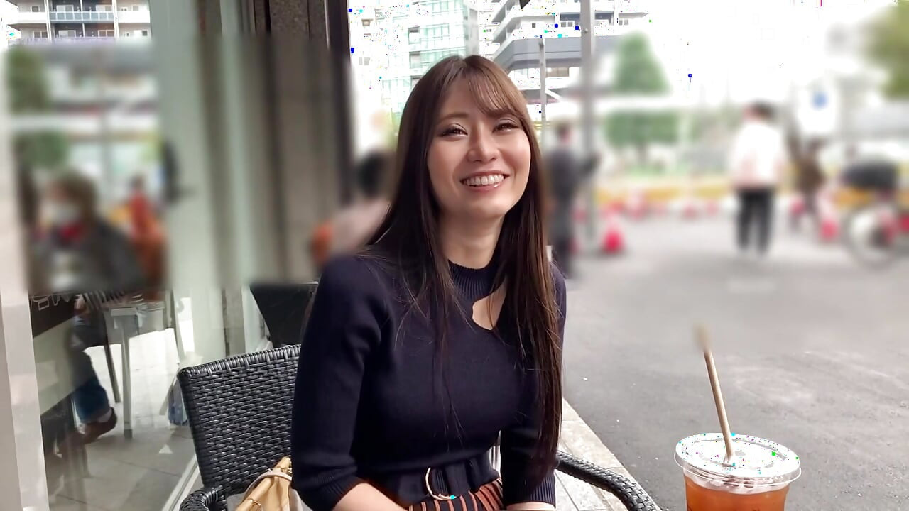 A189F05 A 24-year-old absolute beauty with a 24-year-old G-cup who takes a model look and has one-night sex at a love hotel!