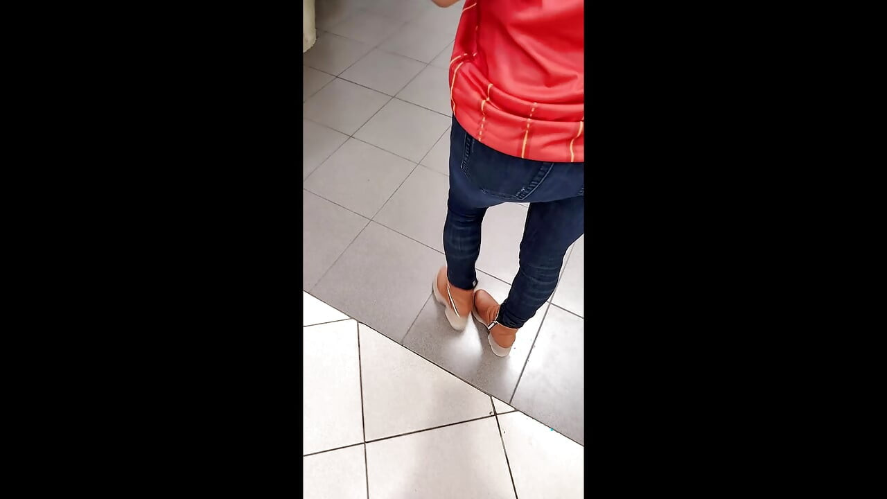 MY NEW ADVENTURE AT THE MALL. I MET A BEAUTIFUL, HOT, AND FRIENDLY LADY