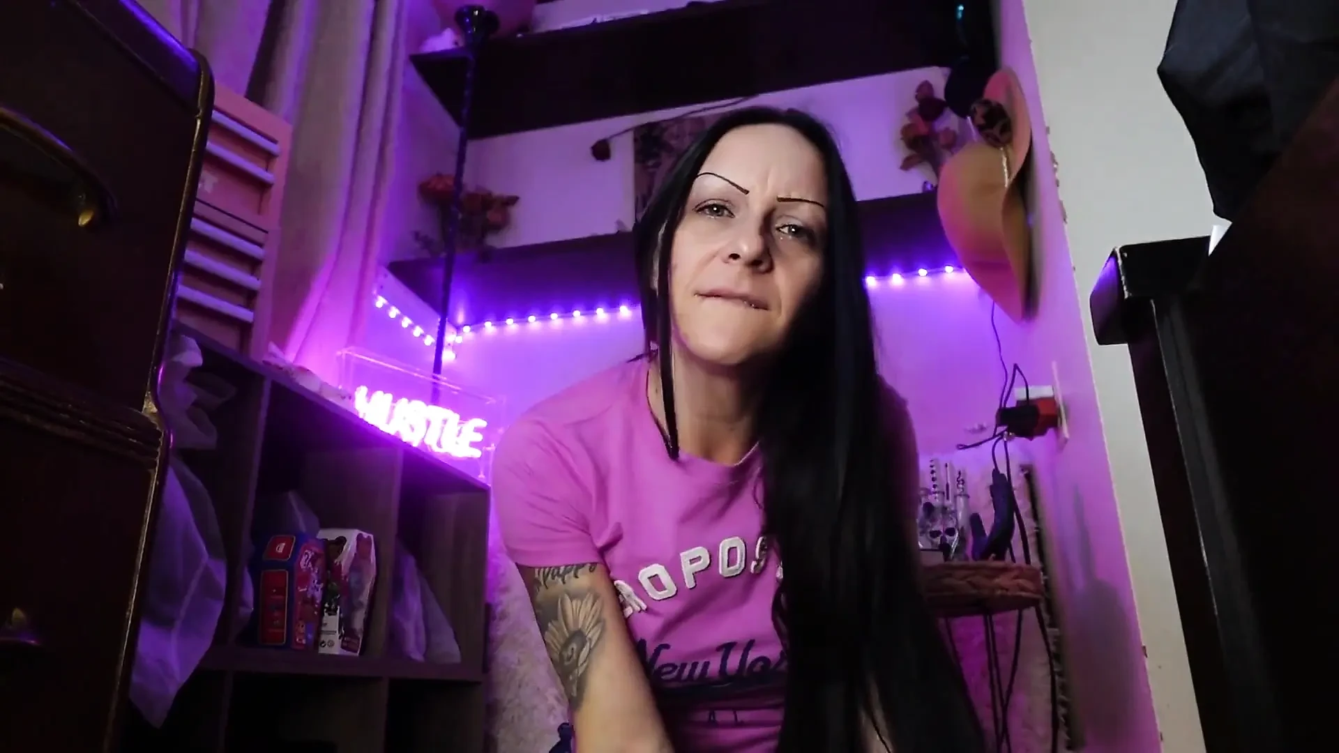 Gefesselt, bestraft auf meinem boden