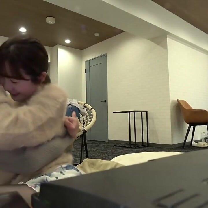 Yesterday’s Warmth Slipping Away the Moment a Huge-equipped Handsome Man Pulls Her Into Deeper Pleasure.