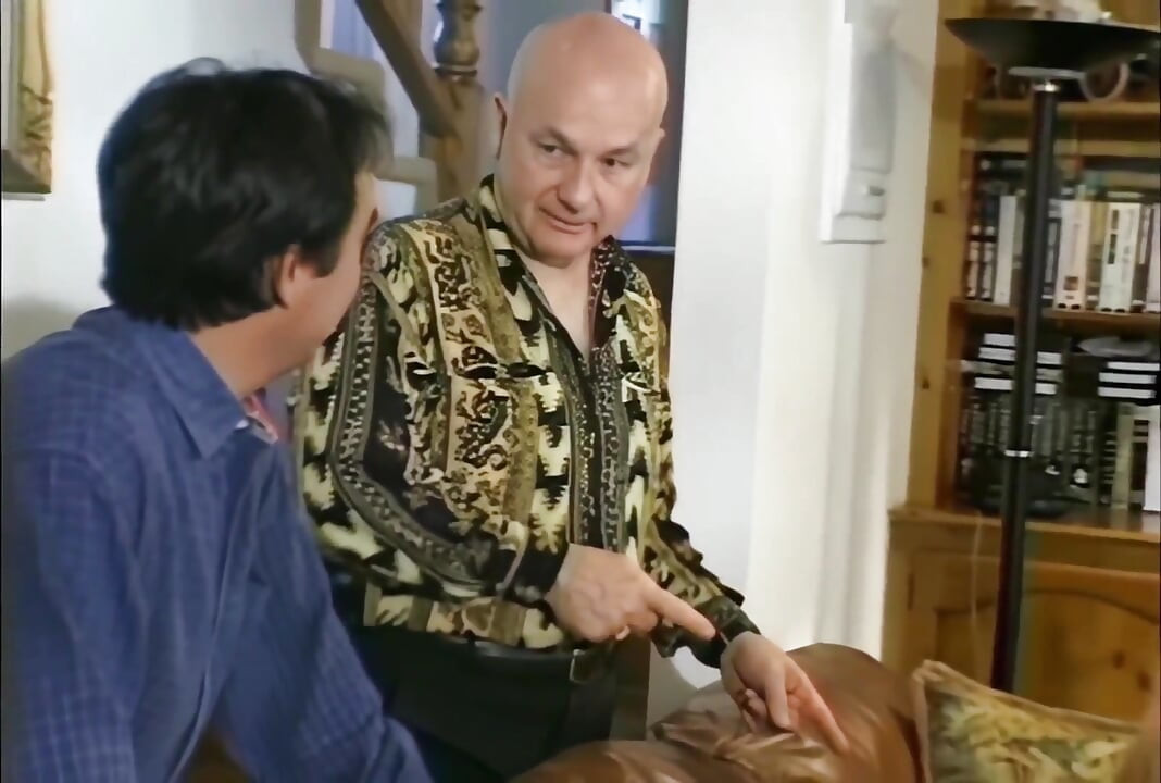 Sex anal dur pentru o curvă fierbinte în călduri