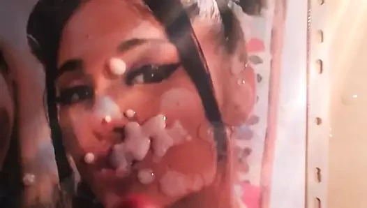 Ariana Grande mastürbasyon ve boşalma