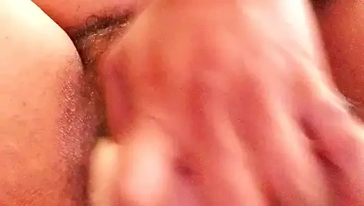 Pelacur Muda Bermain Dengan Dirinya Sendiri