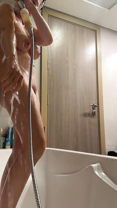 Intimate Shaving in the Bathtub