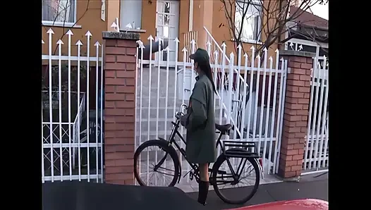 Interrassischer lesbischer Sex mit schwangerer Frau