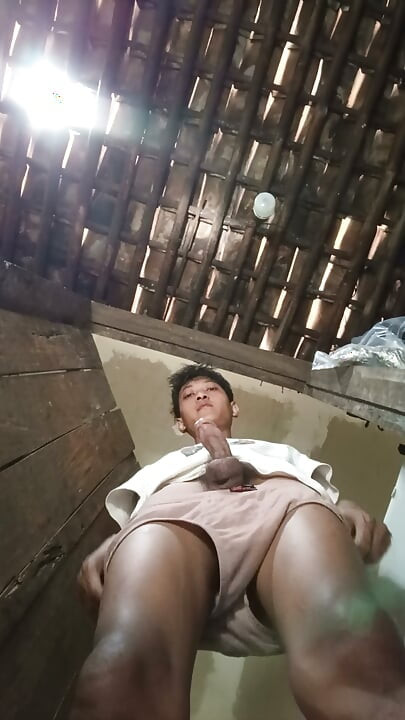 Keseorangan di rumah lagi