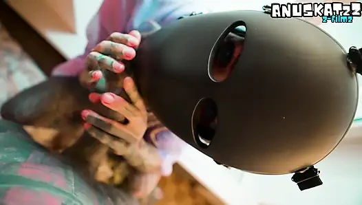 Татуированную девушку в маске трахают анально, киска покрытая спермой