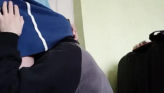 Dua tetangga menyembunyikan fakta bahwa mereka adalah lesbian