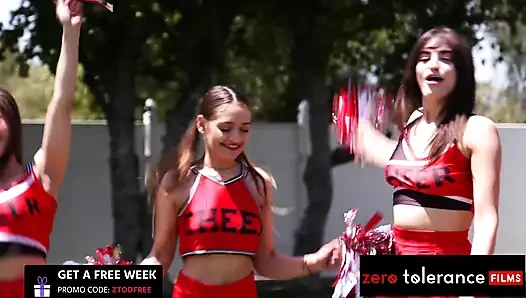 ФИЛЬМЫ С НУЛЕВОЙ НЕТЕРПИМОСТЬЮ - шлюшки в униформе студентки-чирли занимаются потной оргией траха после практики