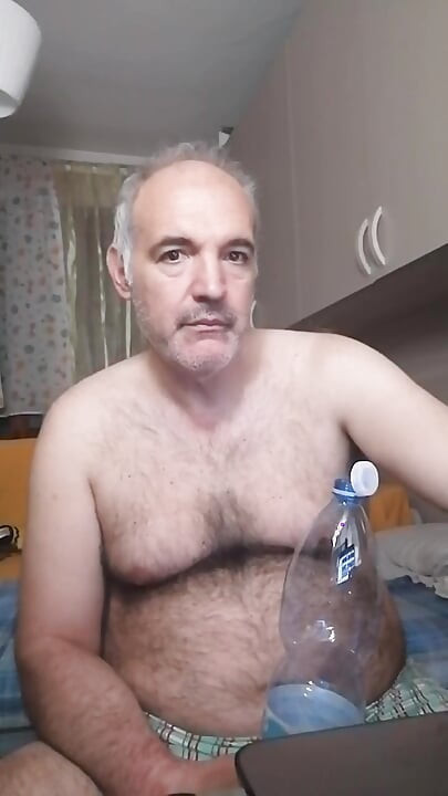 A Porn Movie and a Handjob to Wake up Content and Happy!