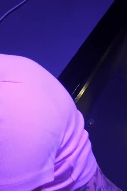 عاهرة الهوكي تحتاج إلى علاج الوجه قبل المباراة